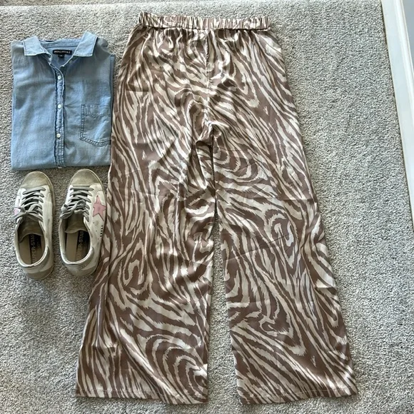 Silky Animal Print Flare Leg Pants - Picture 4 of 4